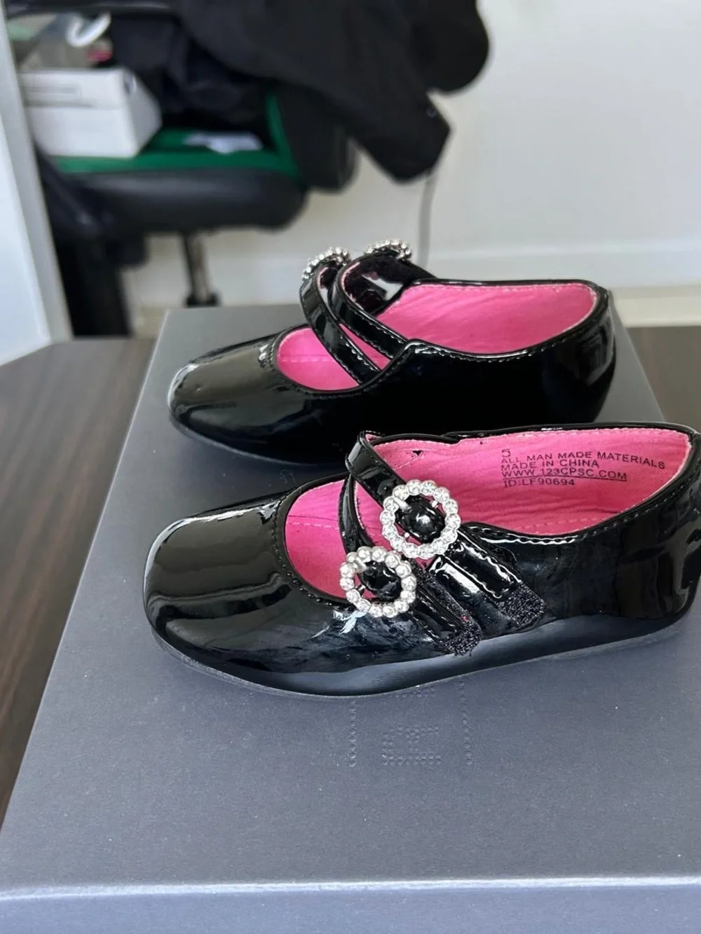 cupcakes & cashmere classic black